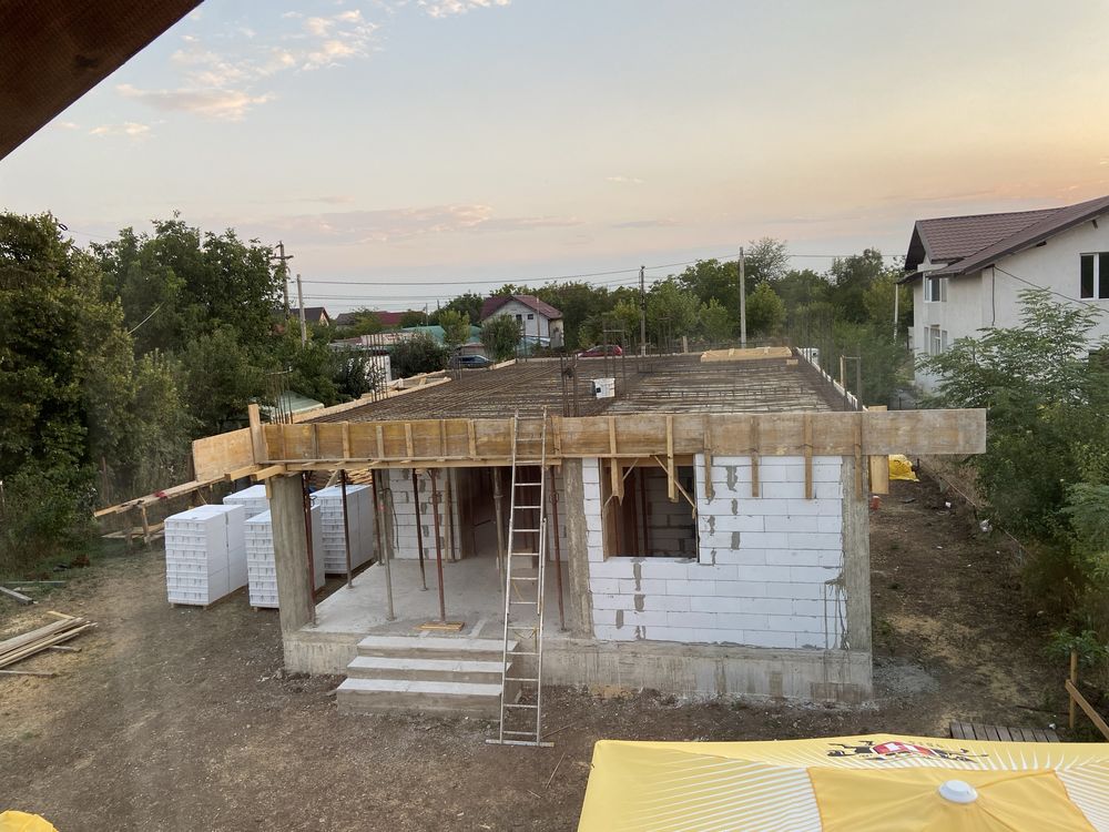 Construim case la rosu cat si la cheie
