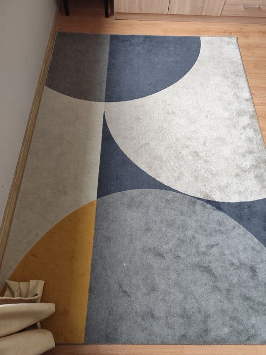 Продавам КИЛИМ 160/230СМ