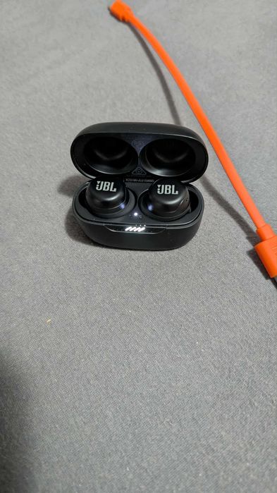 Сушалки JBL LIVE Free NC+