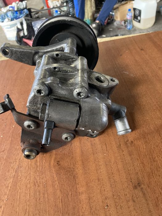 Bmw F10 3.0 d Хидравлична Помпа