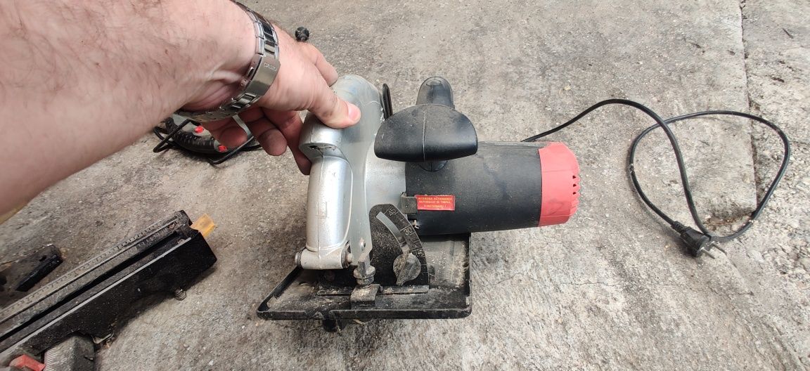 Fierăstrău circular de mână 1800 W, disc 235mm, laser, bobinaj cupru –