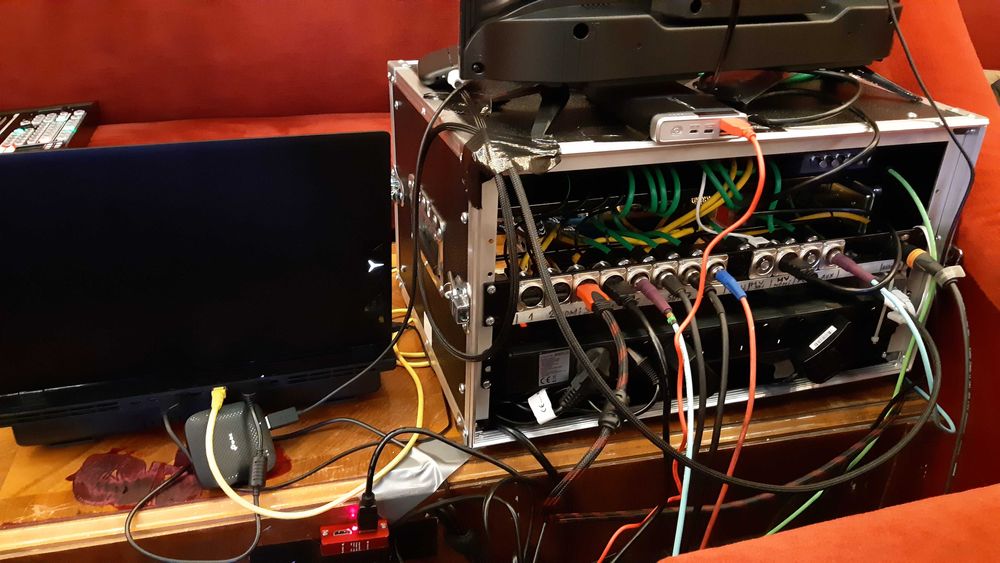 KIT MIXER AUDIO VIDEO PROFESIONAL filmare si transmisie cu 8 camere