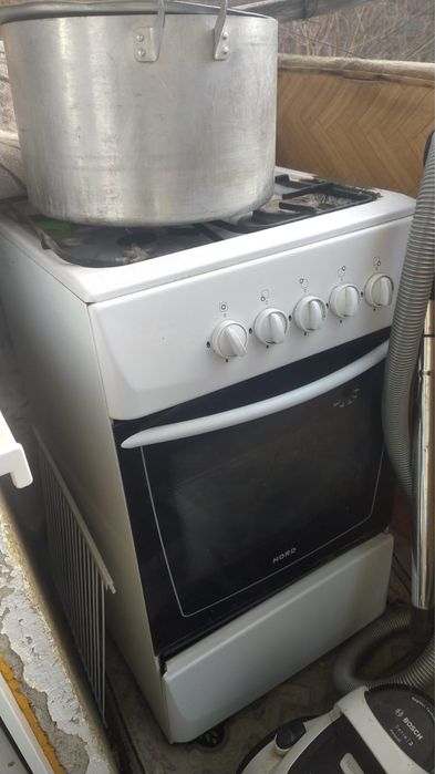 Продам рабочую газовую плиту 4 конфорки