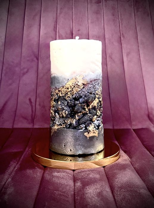 Декоративна свещ  с бетонна основа и естествен восък!