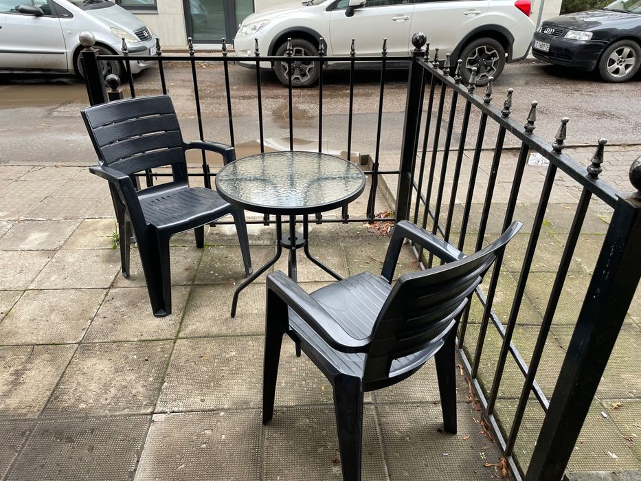 Маса с два стола