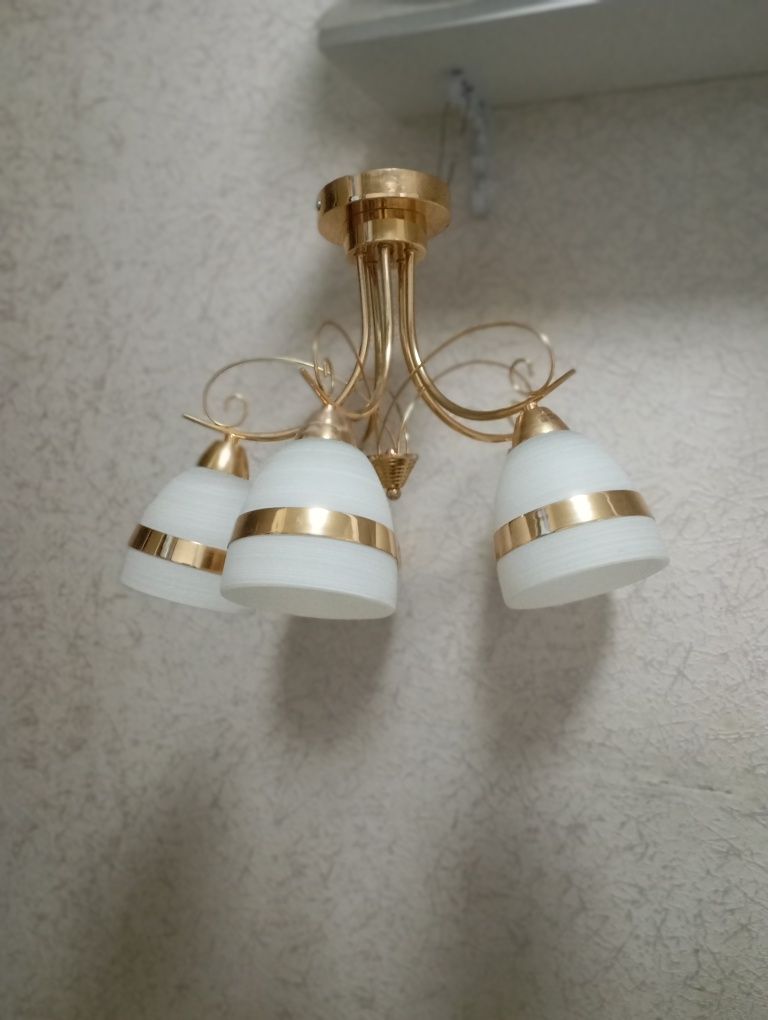 Продам пятирожковую люстру