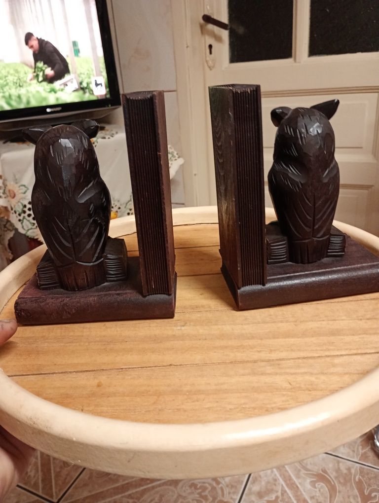 Suport de carti, sculptate din lemn cu ochii de sticla