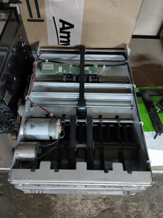 Продам диспенсер Глорию и мфл купюрник