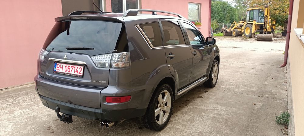 Vând Mitsubishi Outlander 4x4