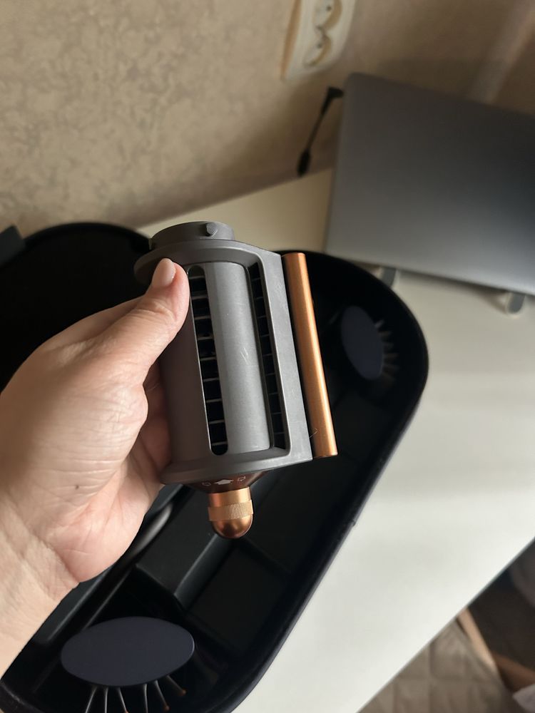 Dyson синий продам
