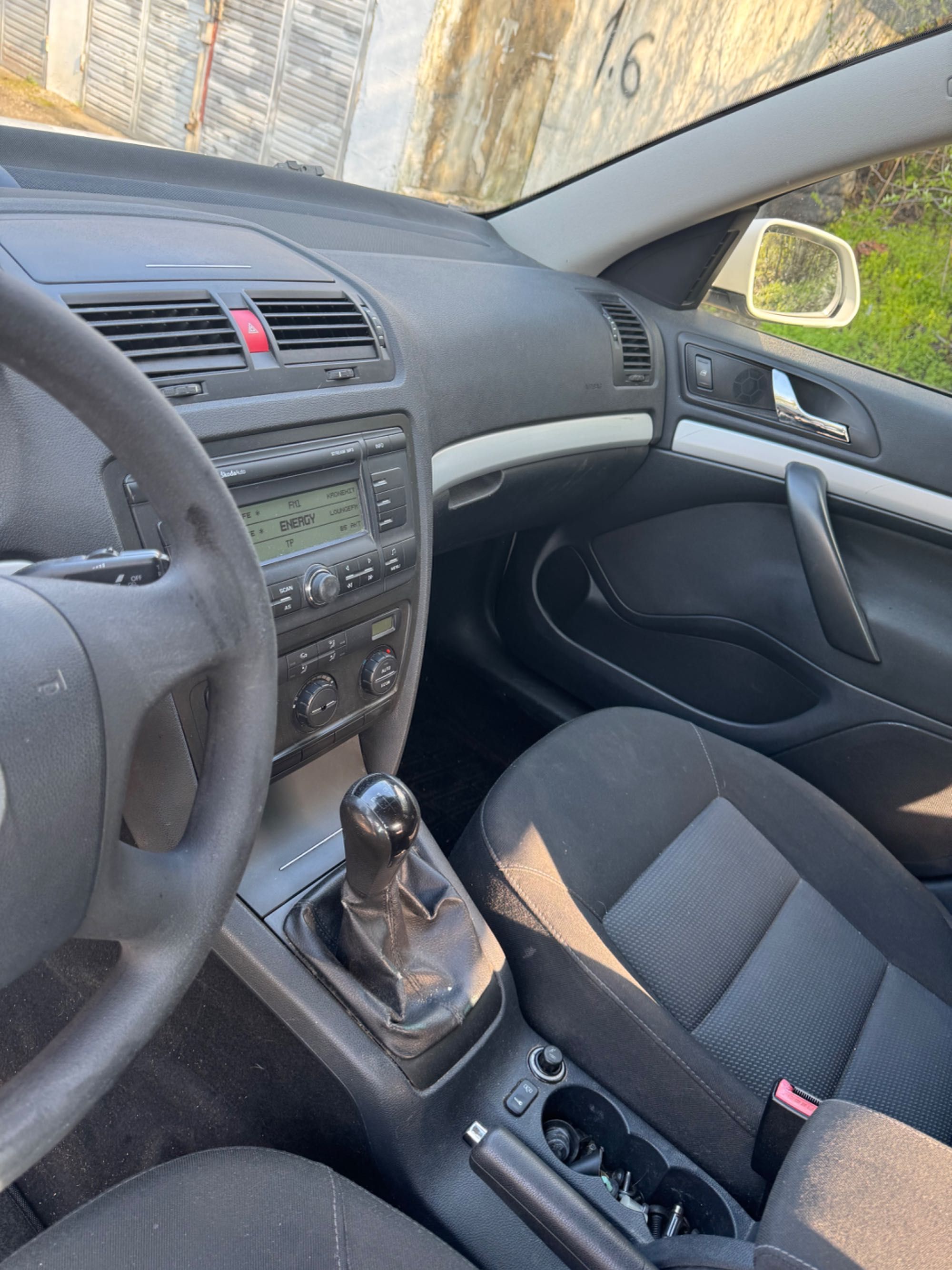 Продавам skoda octavia