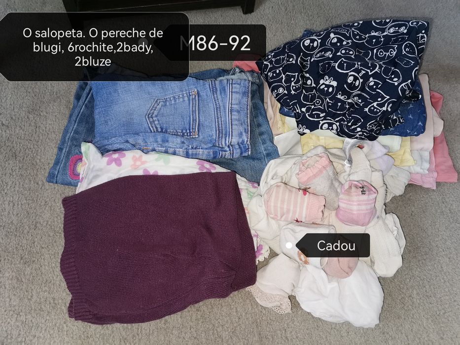 Vând haine de fetita