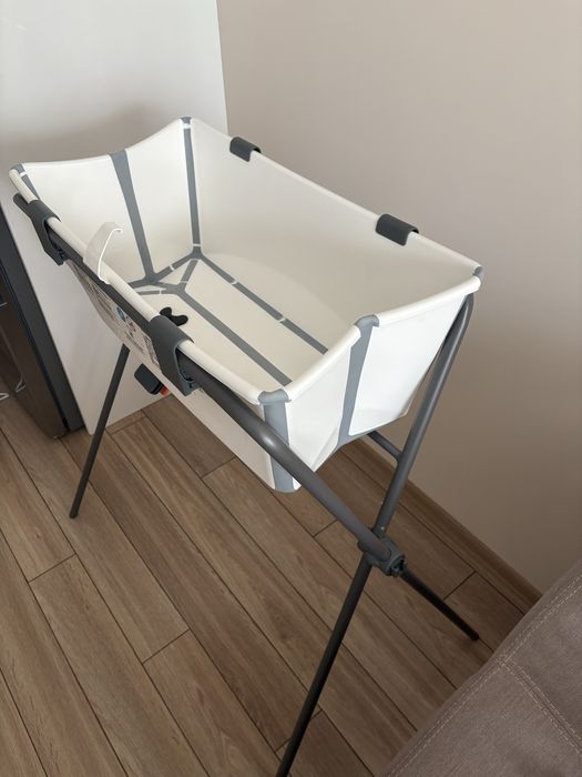 Stokke сгъваема ваничка с подложка за новородено и стойка