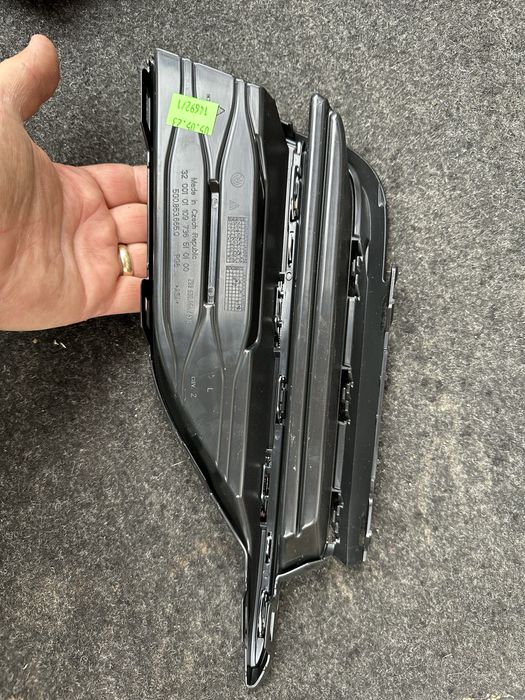Grilă stânga bara față vw golf 7.cod:5g0853665.q.