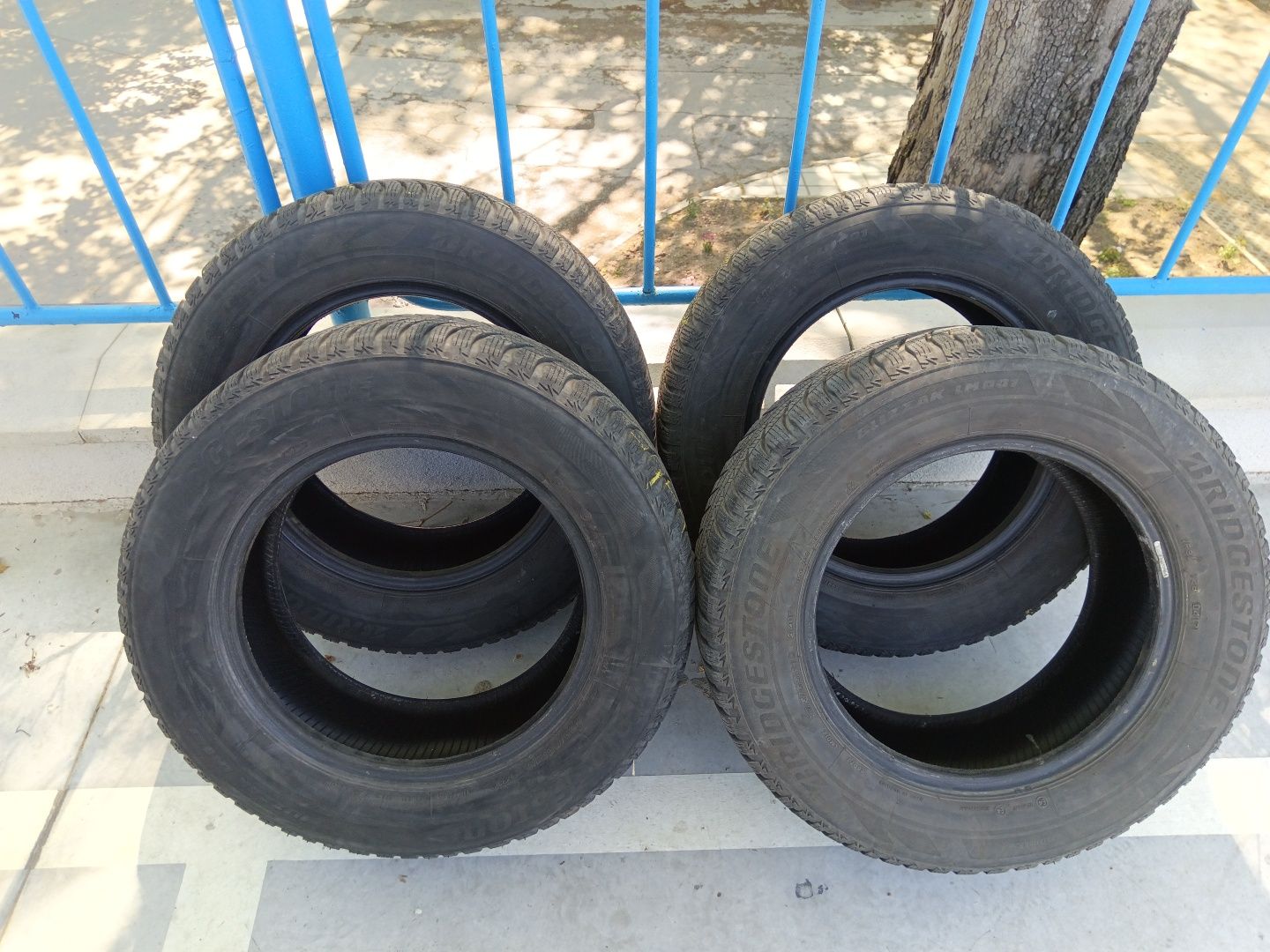 Гуми BRIDGESTONE, зимни /205-65-R15/ пълен комплект.