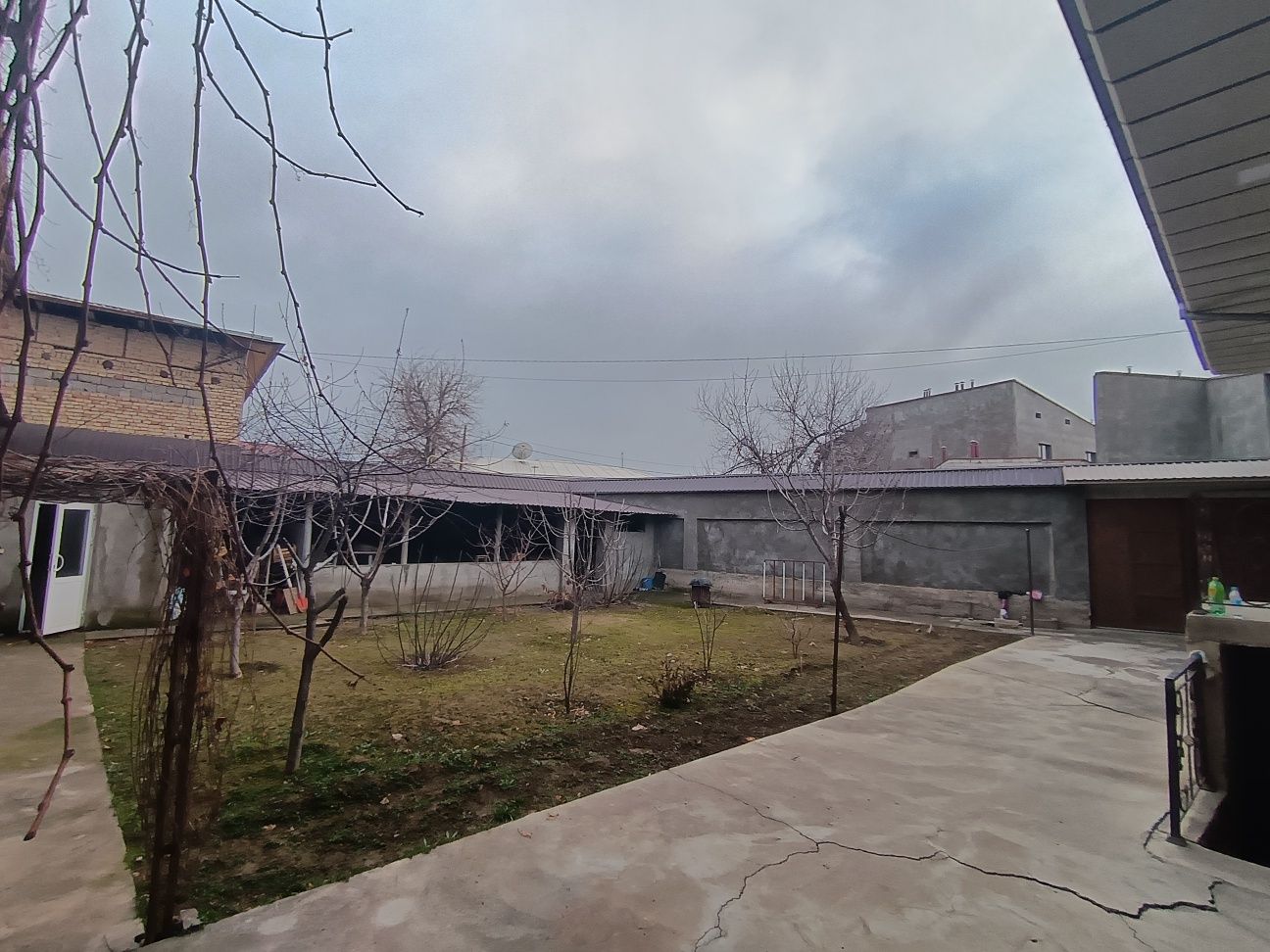 Uy sotiladi fayziobod mahalla