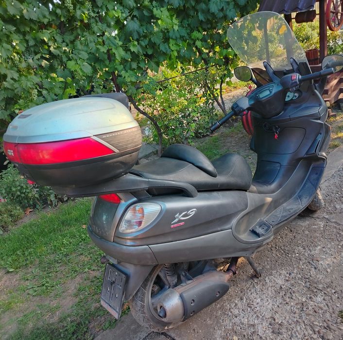 Vând Piaggio X9  acte Italia