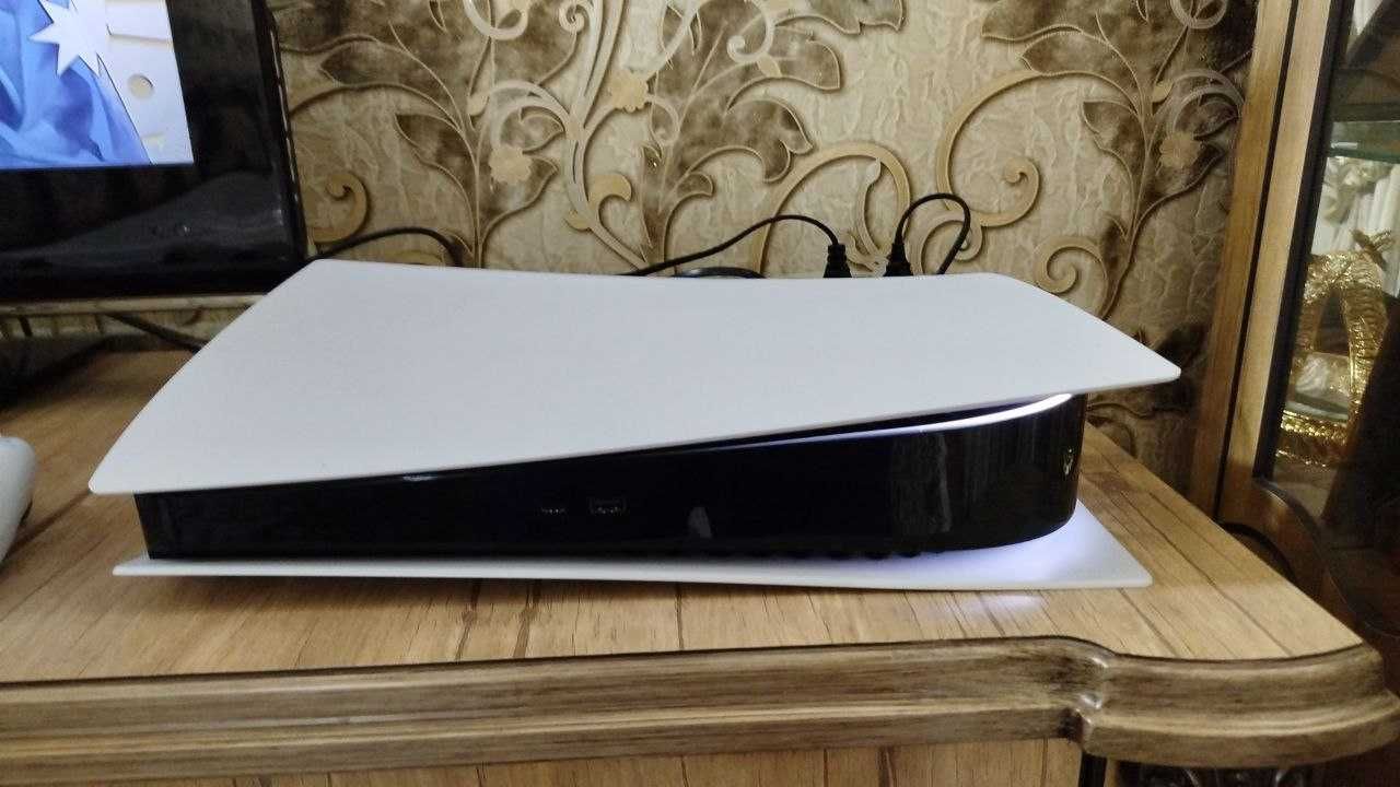 PLAYSTATION 5 Sotiladi – Ideal holatda, o‘yinlari bilan!