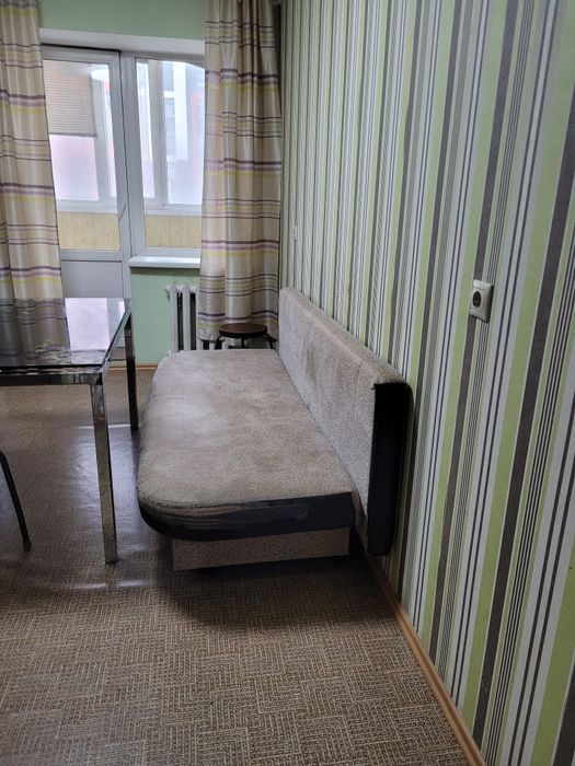 Дарю диван тахту