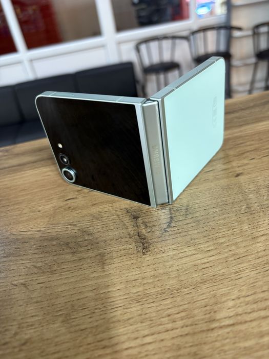 Flip 6 256 GB в отличном состояние