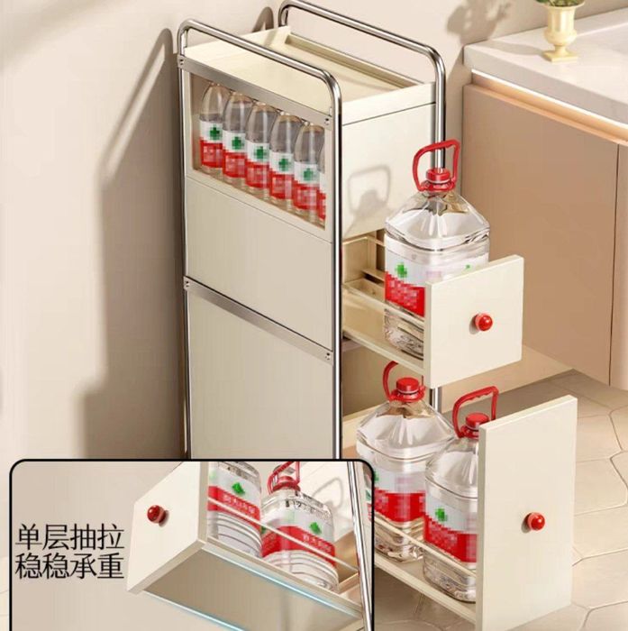 Узкий железный шкаф для ванной комнаты