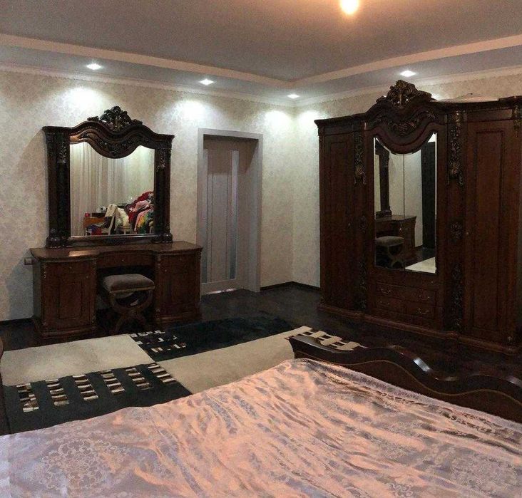 Продам спальный гарнитур