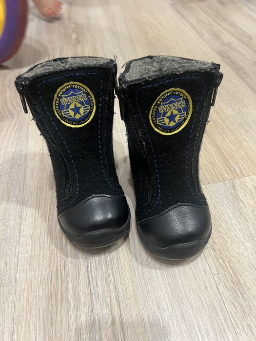 Зимняя детская обувь на мальчика в хорошем состоянии