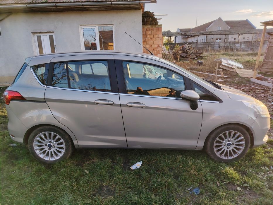 Vând  un Ford B  Max