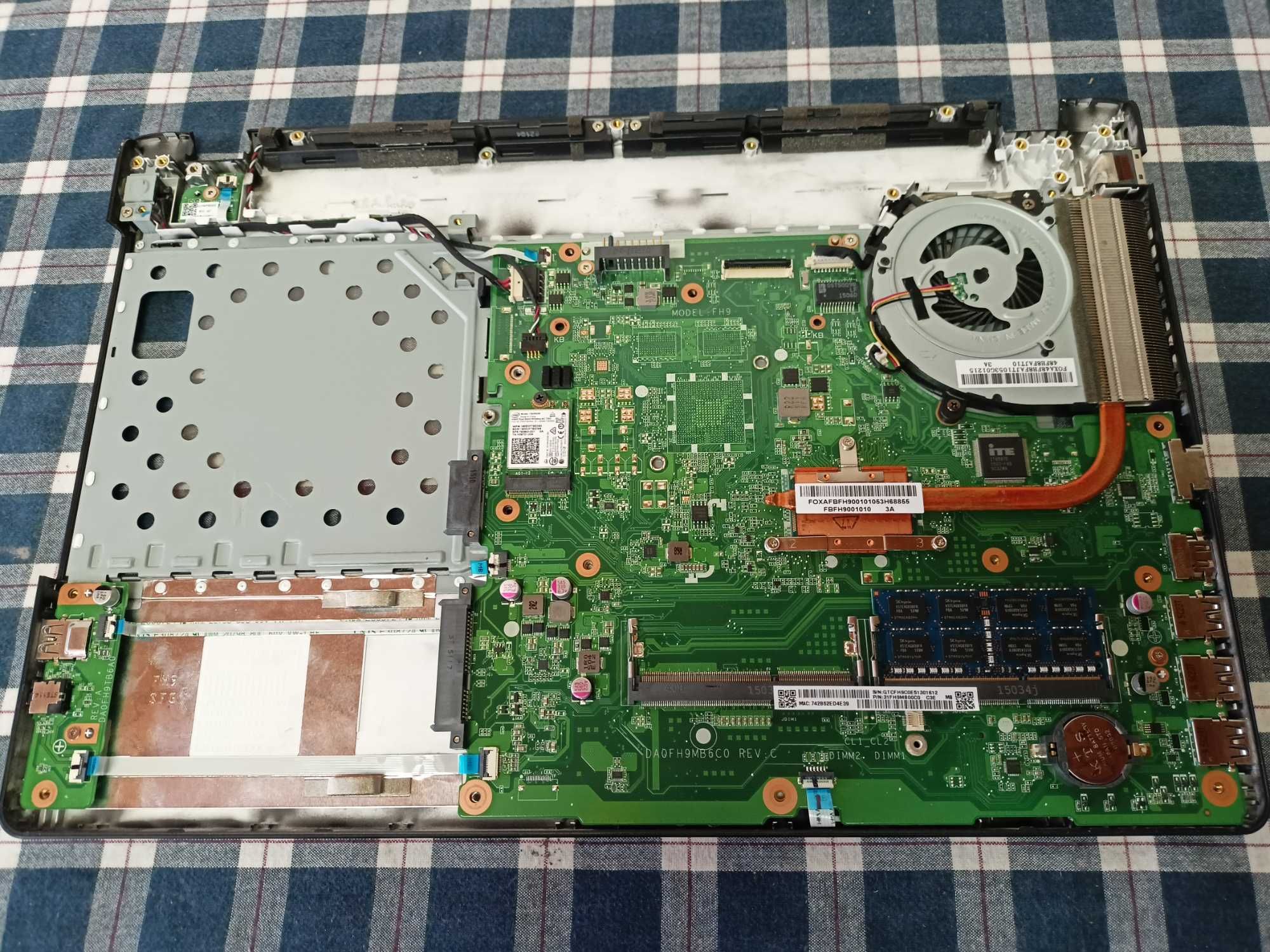 Dezmembrez Fujitsu LifeBook A555