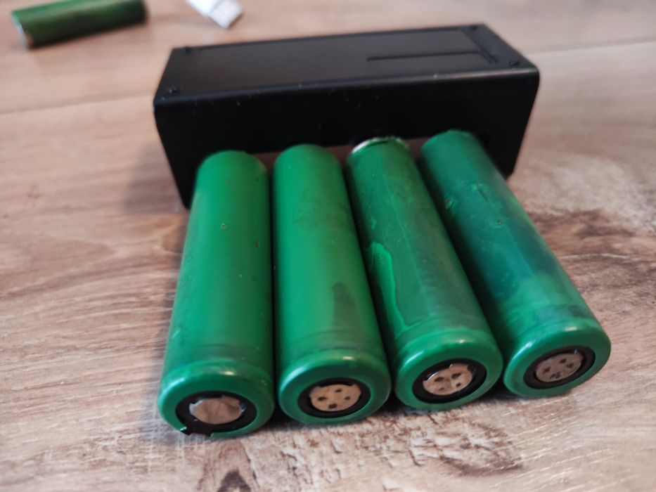 Acumulatori 186500 + încărcător XStar MC2 smart charger