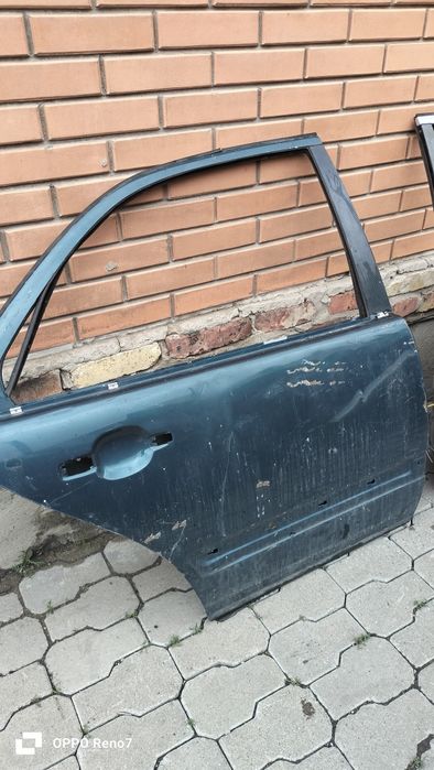 Продаю задние двери на Мерседес 210