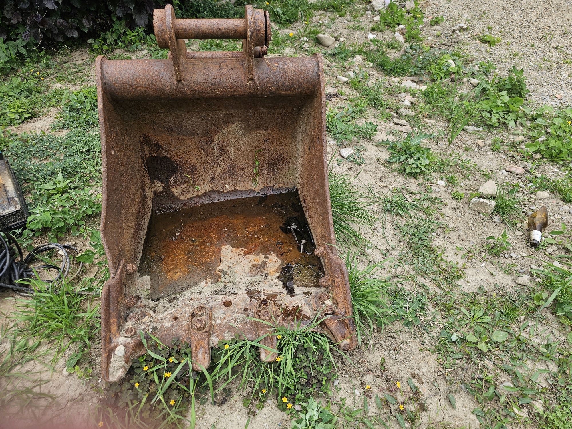 Excavatoare senilate de închiriat și compactor