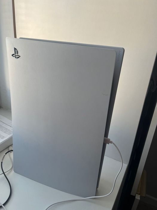 Продается Playstation 5 ( 2 джостика )