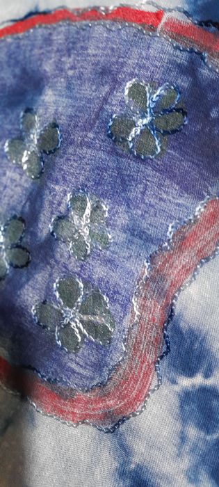 Bluză nouă, model fluture.