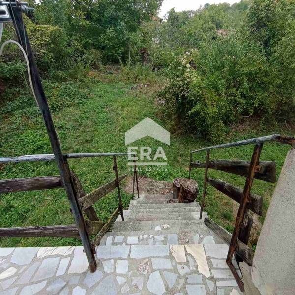 ЕРА Фаворит продава къща с двор в с. Дружево