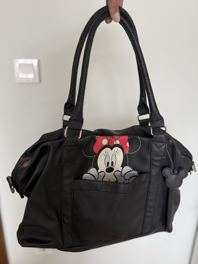Подарявам черна чанта на Mikey Mouse