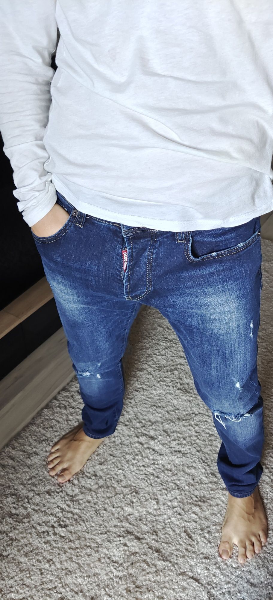 Vând jeans Dsquared2 Size 48 originali în stare excelentă