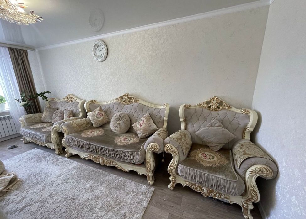 Королевские диваны, кресло