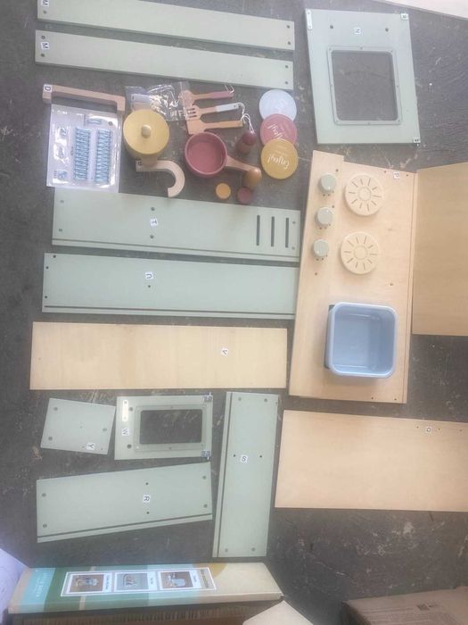 Дървена кухня за игра Little Dutch в цвят мента