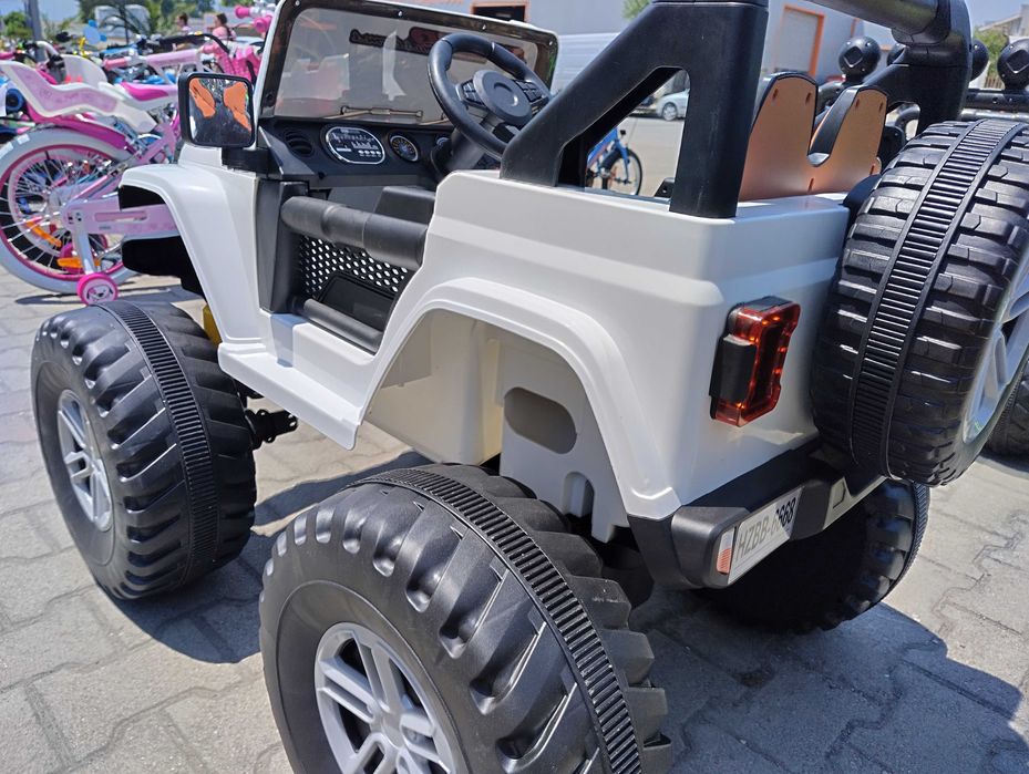 US Двуместен акумулаторен джип FUEGO 4x4