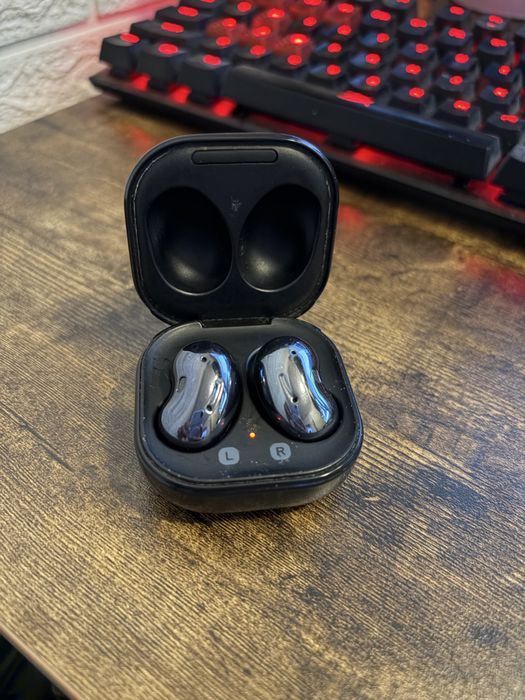 Casti Samsung Buds Live
