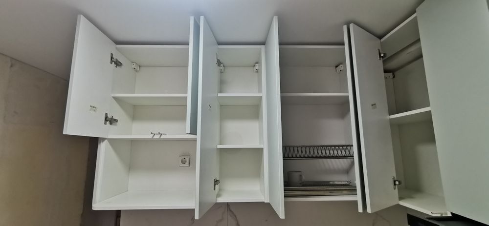 Продам кухню столешница и шкафы