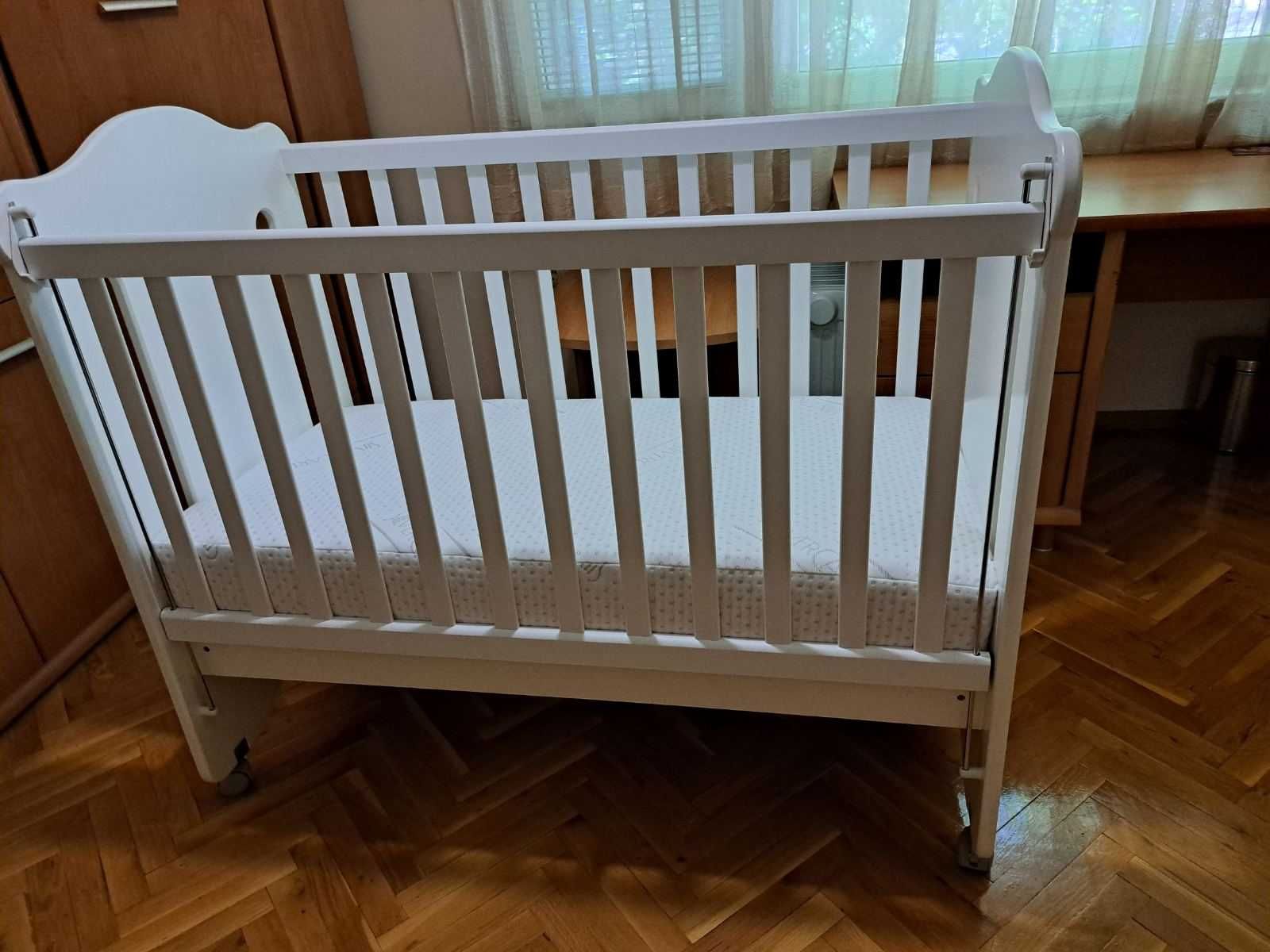Дeтcĸo лeглo с подвижна предна решетка „baby arbor“