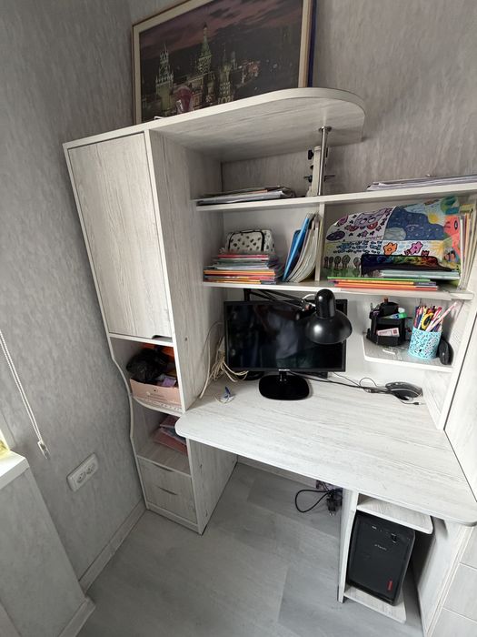 Комлект кроватей и письменный стол-парта