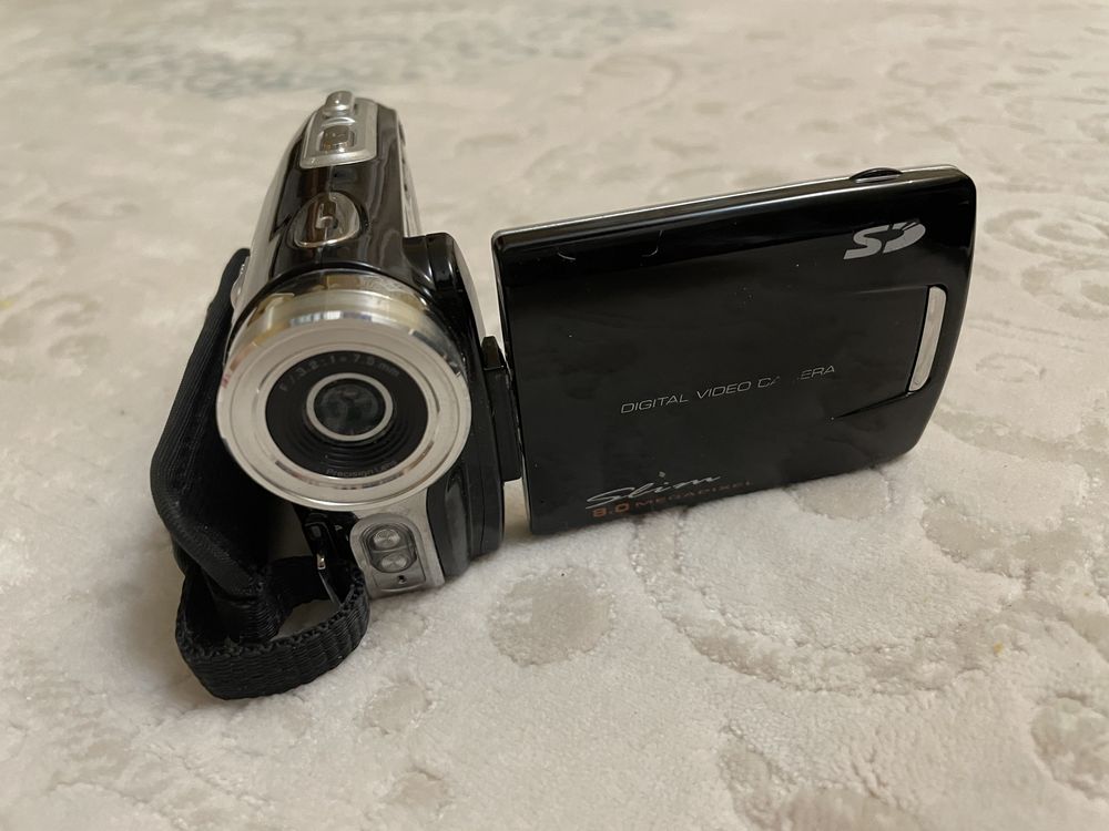 Digital video camera