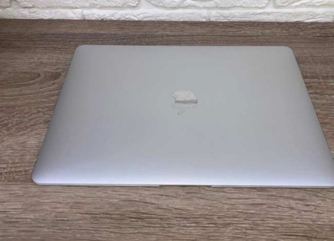 MacBook 8g 256g ssd