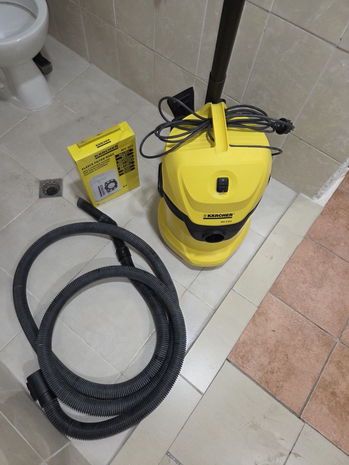 Прахосмукачка KARCHER WD3.230 car kit
