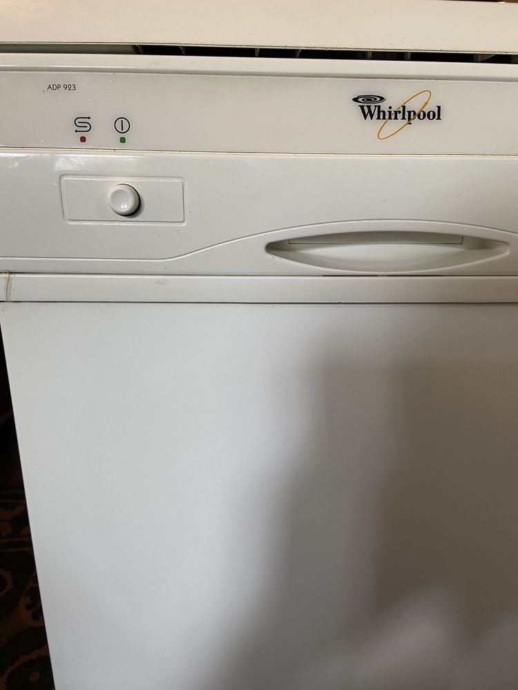 ПРОДАВАМ съдомиялна, марка “Whirlpool” ADP 923.