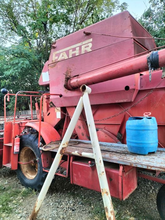 Se vinde combina fahr m66s cu motor cu răcire pe aer deutz f4l 912