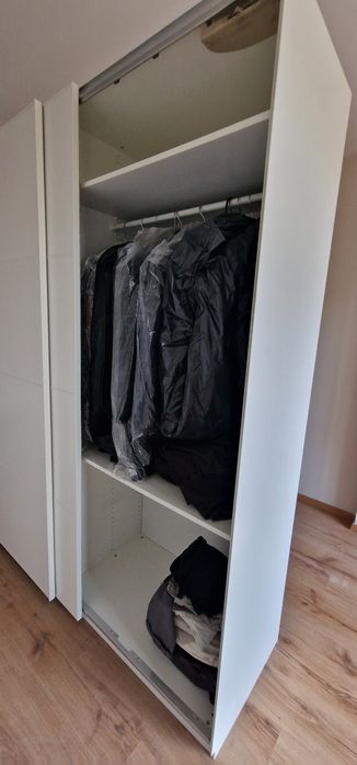 Спалня с матрак и гардероб